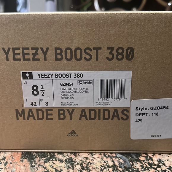 Authentic Yeezy Boost’s Size 8.5 mens - Picture 6 of 6